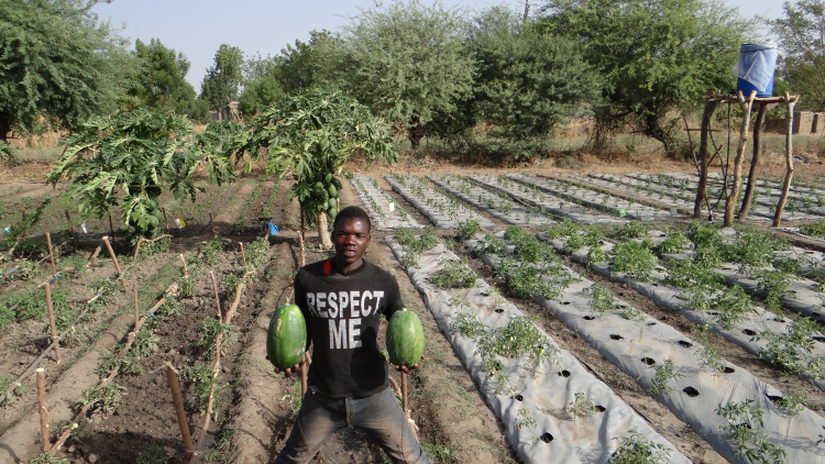 Jonge boer Adama Traore (19) in Mali Foto credits: IFDC Perspectives