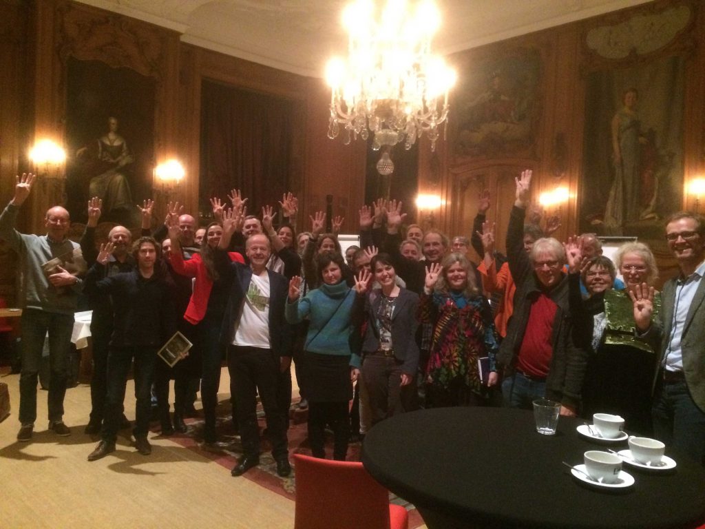 img_8001-groet-van-bodemmensen-people4soil-op-soil2meet-in-stadhuis-leeuwarden-credit-buizer-advies-6-dec-2016-web